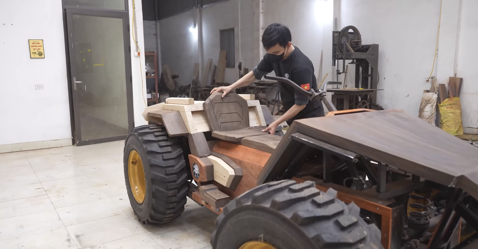 Khám Phá Chiếc ATV Bằng Gỗ Độc Đáo Của Thợ Mộc Việt Nam Khám Phá Chiếc ATV Bằng Gỗ Độc Đáo Của Thợ Mộc Việt Nam