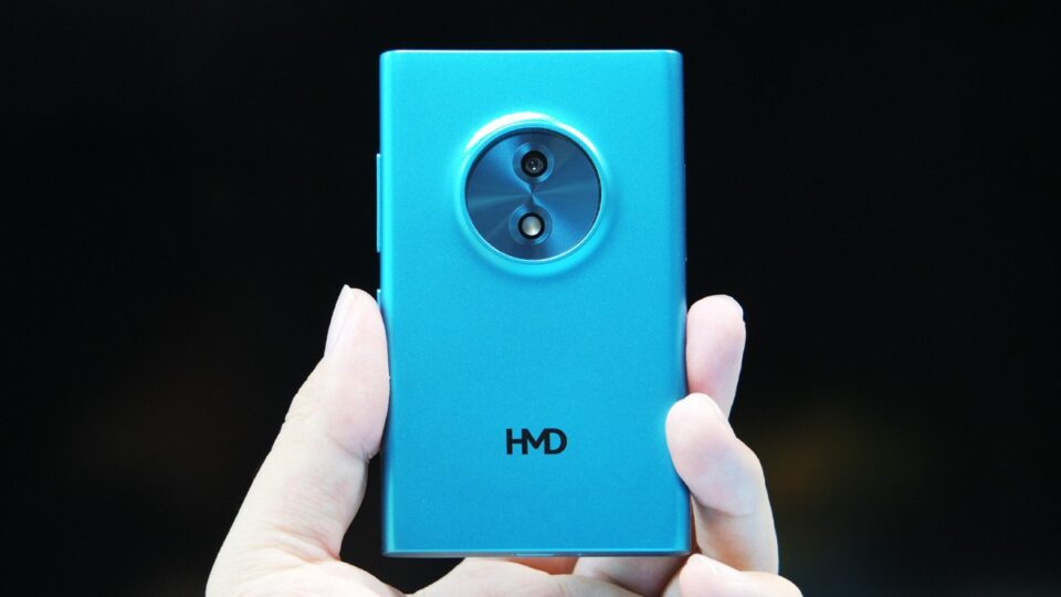 HMD Touch AI: điện thoại phổ thông ‘mượn’ phong cách Lumia, chạy AI từ đám mây