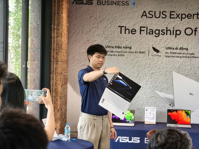 asus-expertbook-ultra-4