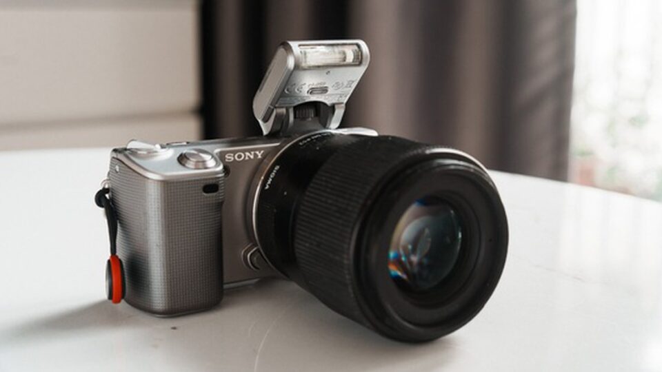 Kinh nghiệm dùng Sony NEX-5 cũ: máy nhỏ, ảnh vẫn đẹp nếu bạn chụp kiểu ‘chill’