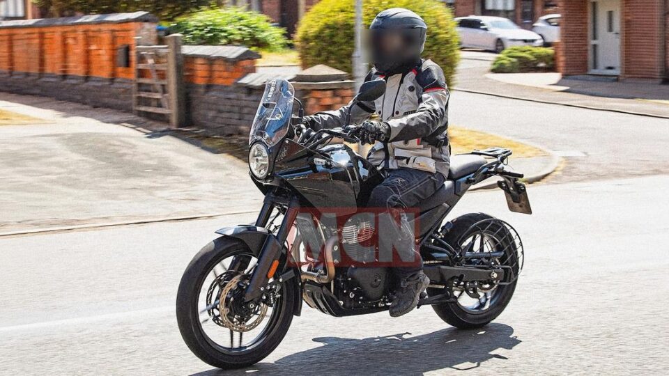 So sánh Royal Enfield Himalayan 750 và Yamaha Tenere 700: Cuộc chiến công nghệ trên đường phượt