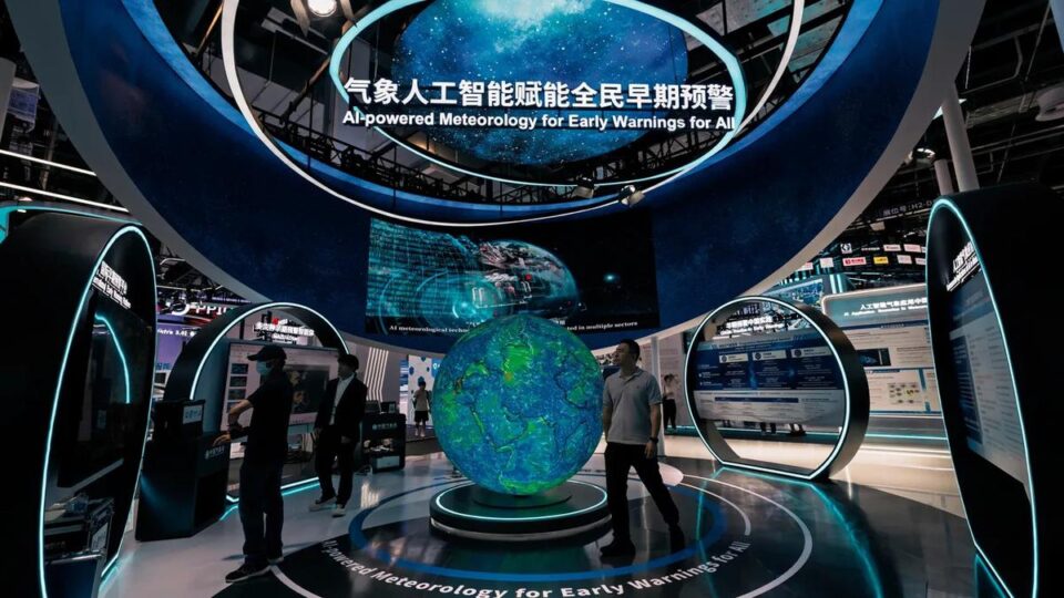 Trung Quốc Phát Triển Tác Nhân AI Một Tỷ Để Dự Đoán Tương Lai Trái Đất