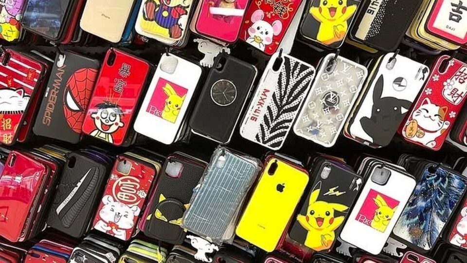 Khi ốp lưng siêu rẻ được làm từ rác y tế: mối nguy với sức khỏe và cách tự bảo vệ
