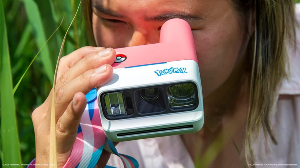 Polaroid hợp tác Pokémon: bộ máy ảnh lấy liền, phim in và phụ kiện thiết kế chủ đề