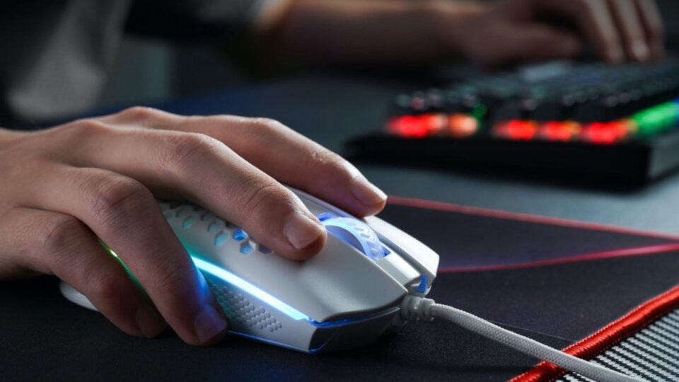 Khi đèn RGB khiến game treo và Windows 11 tự khởi động: nguyên nhân và cách xử lý an toàn
