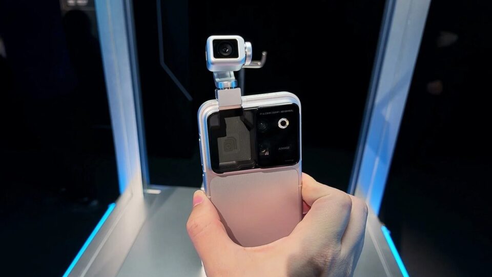 Tại sao cụm camera của Robot Phone đắt như thế? Giải mã chi phí linh kiện và ý nghĩa với người dùng