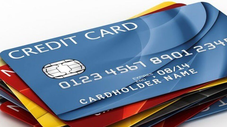 Phân biệt thẻ Visa và thẻ nội địa: lựa chọn nào phù hợp với bạn?