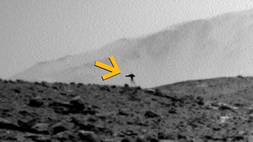 Giải mã ‘vật thể ba chân’ trong ảnh Curiosity: khi cảm biến gặp tia vũ trụ