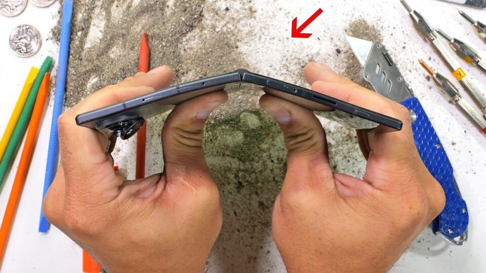 Khi chiếc Galaxy Z Fold 8 Ultra gập tới mức hỏng: điều gì đã xảy ra và hệ quả với người dùng?
