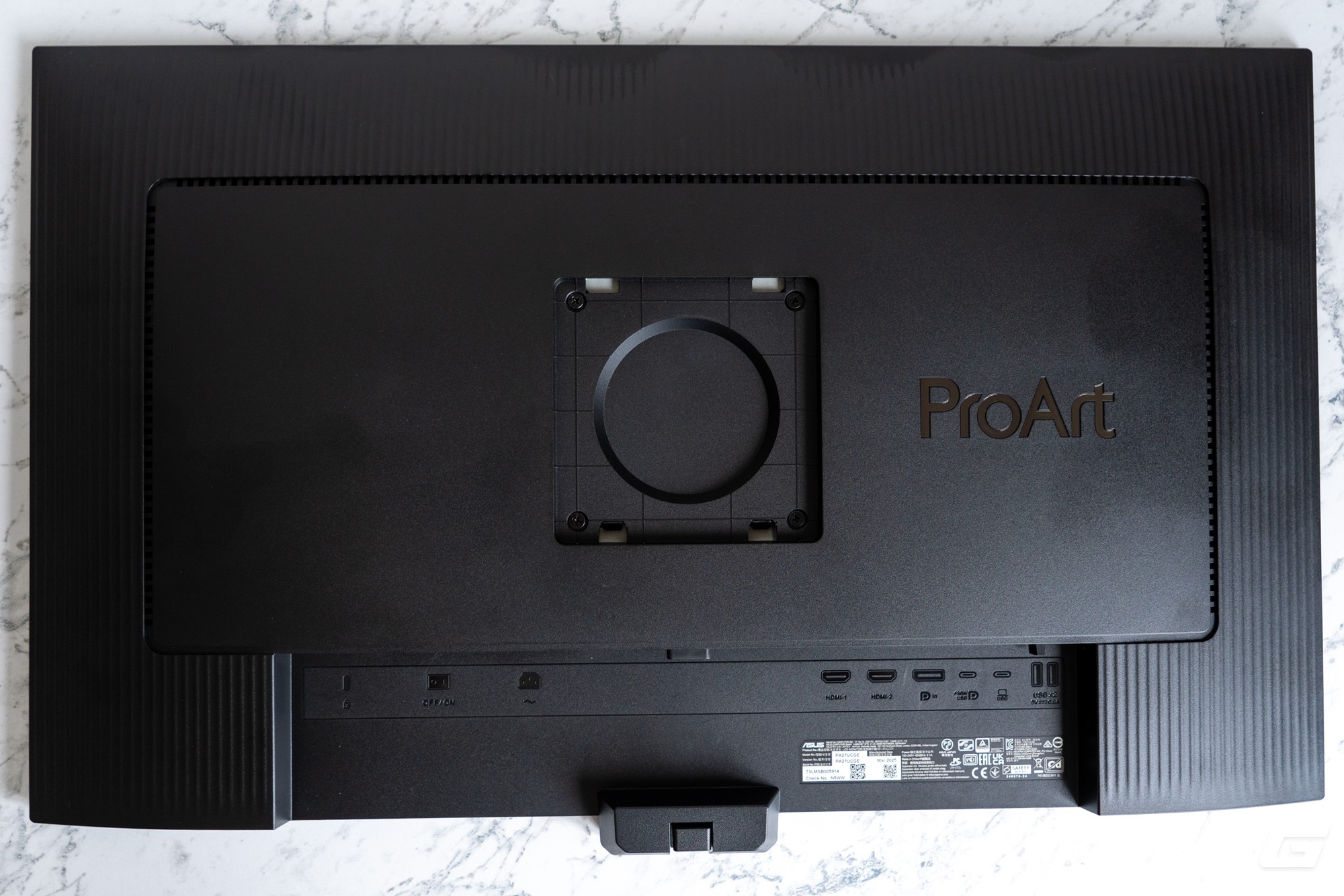 Trải nghiệm ASUS ProArt PA27UCGE: 4K sắc nét, 160Hz mượt mà và hai trang bị “chân ái” cho giới sáng tạo - Ảnh 4.