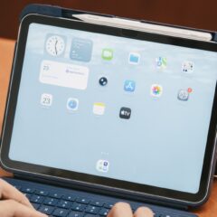 ESR Flex — bàn phím rời cho iPad: pin lâu, trackpad rộng và thiết kế mô-đun