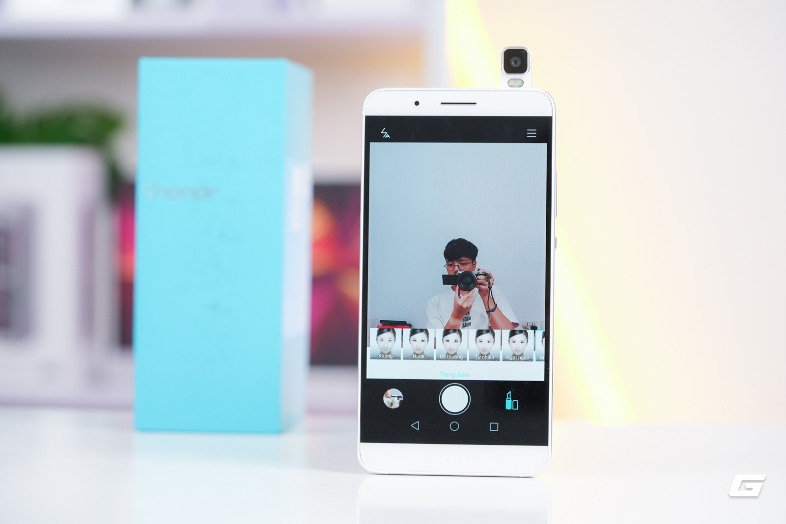 genk-honor-7i-look-back-23-1787302818144433853457 Nhìn lại HONOR 7i, điện thoại tầm trung năm 2015 với camera lật độc lạ - Ảnh 1.