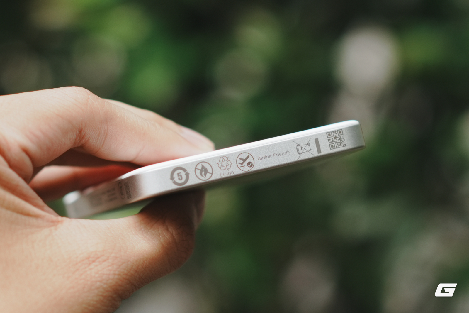 genk-ugreen-5000mah-magflow-air-8-1786186276559288495392 Pin dự phòng siêu mỏng của UGREEN: Màu trắng quá đẹp, sạc MagSafe 15W ngon lành cho iPhone, giá rẻ cả Xiaomi - Ảnh 6.
