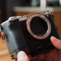Sony A7C II: vì sao mẫu full‑frame gọn nhẹ vẫn giữ ngôi số 1 tại Kitamura