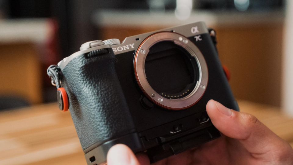 Sony A7C II: vì sao mẫu full‑frame gọn nhẹ vẫn giữ ngôi số 1 tại Kitamura