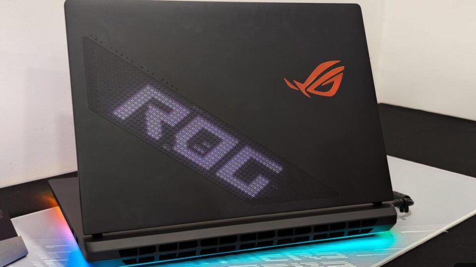 ROG Strix SCAR 18 (2026): Khi laptop muốn thay thế cả PC để bàn