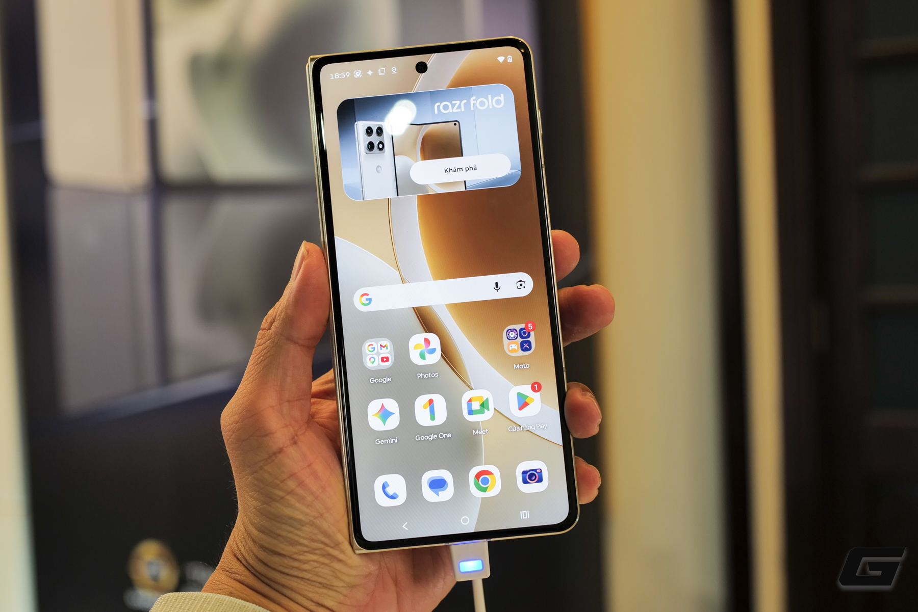 Motorola Razr Fold ra mắt Việt Nam: 50 triệu đồng cho tham vọng chen chân vào cuộc chơi smartphone gập cao cấp - Ảnh 17.