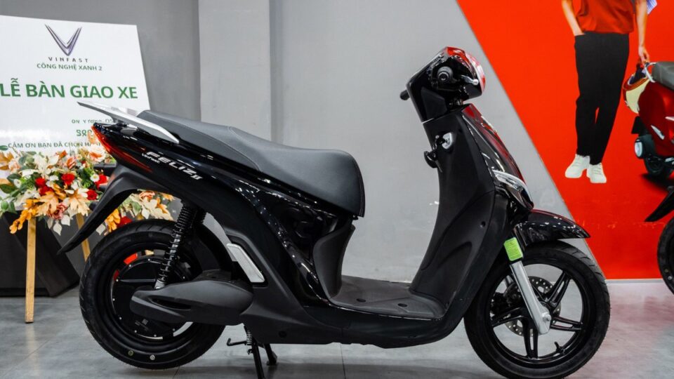 VinFast Feliz II: Tải Nặng 200 Km Vẫn Êm Ái Với Pin Đổi Siêu Tốc