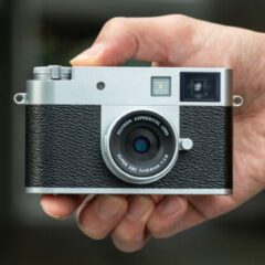 Fujifilm X half: máy ảnh nhỏ gọn mang trải nghiệm ‘half‑frame’ vào thế giới số