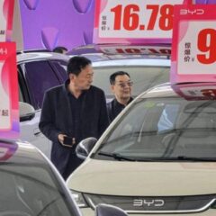 Khi giá trị xe điện tụt mạnh: nguyên nhân, hệ quả và bài học cho người mua