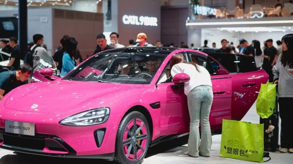 Ô tô Trung Quốc chuyển hướng: từ cuộc đua công nghệ sang ưu tiên an toàn