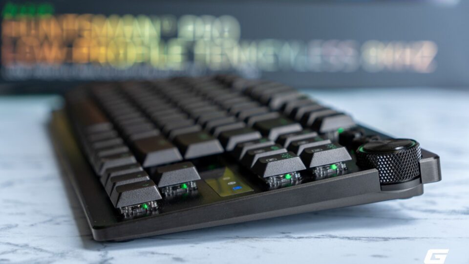 Razer Huntsman V3 Pro Low-profile TKL 8KHz: Khi switch quang học analog gặp thiết kế phím thấp