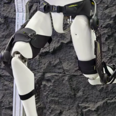 Khung xương trợ lực cá nhân: khi exoskeleton rời bệnh viện để vào đời sống thường nhật