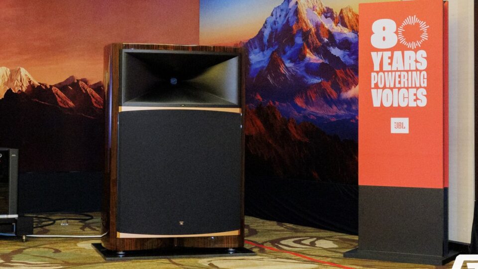 JBL Summit Everest — Đôi loa hi‑end 5,3 tỷ khiến AVSHOW 2026 sôi động