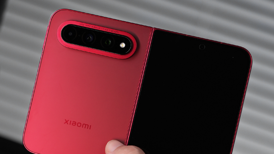 Xiaomi 18 Fold — Khi smartphone gập được nâng cấp thành flagship số